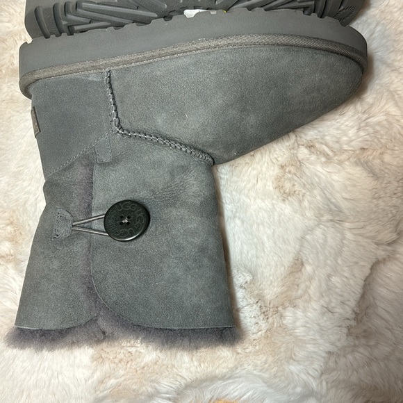 UGG Women’s Bailey Button II Boot - Picture 15 of 17